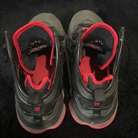 Nike Men's Black and Red Basketball Shoes - Picture 5 of 8